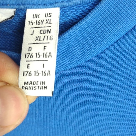 Adidas  kids  Blue Sweater size 15/16 xl youth pre
Owned Exellent condition - Picture 7 of 9